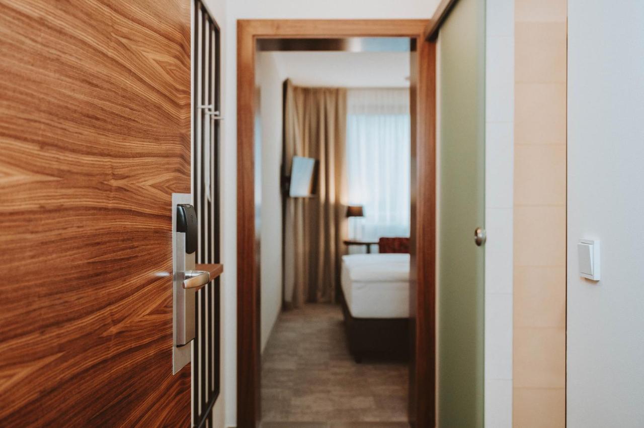 Hotel Bruecklwirt Никласдорф Экстерьер фото