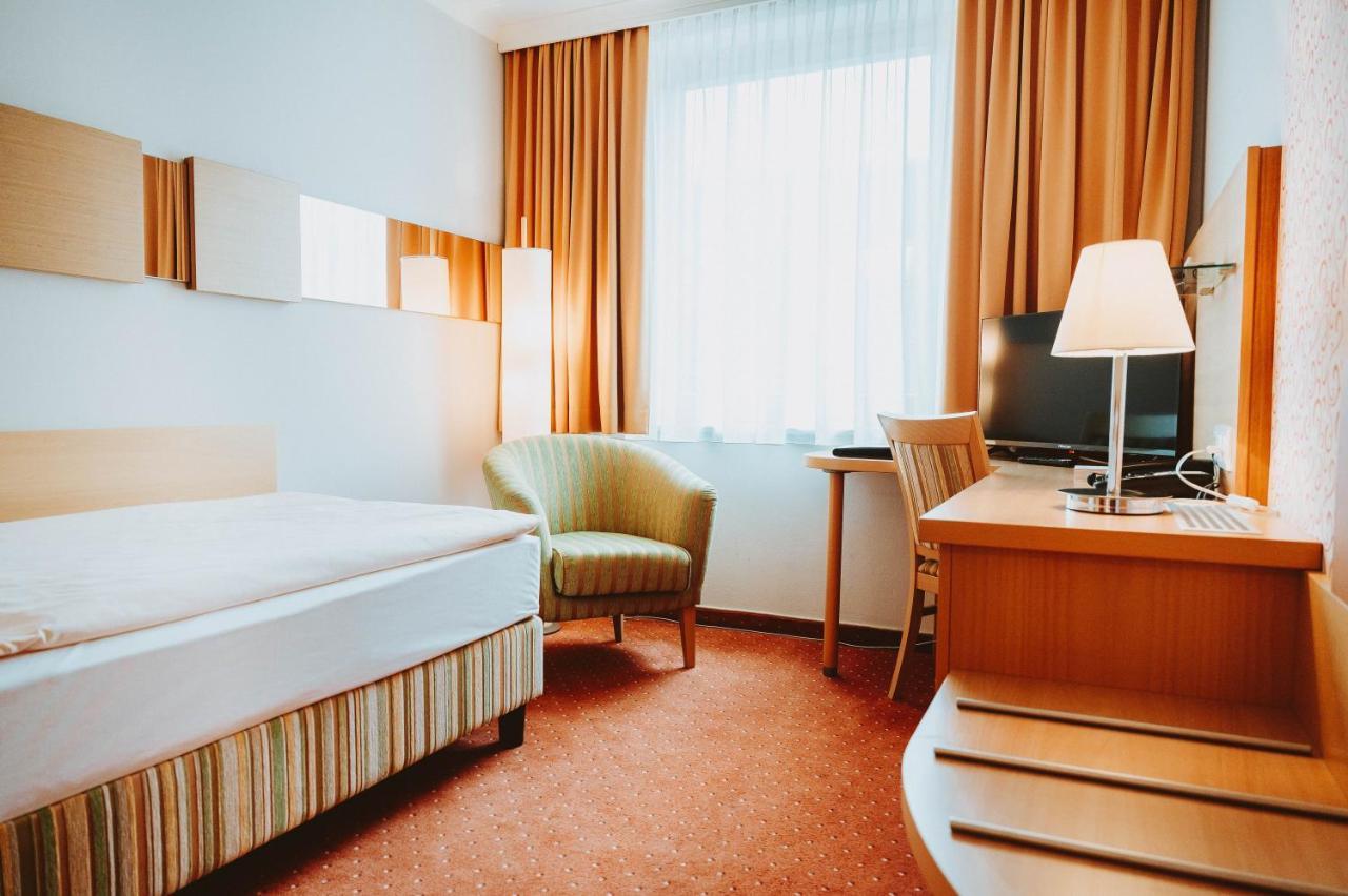 Hotel Bruecklwirt Никласдорф Экстерьер фото
