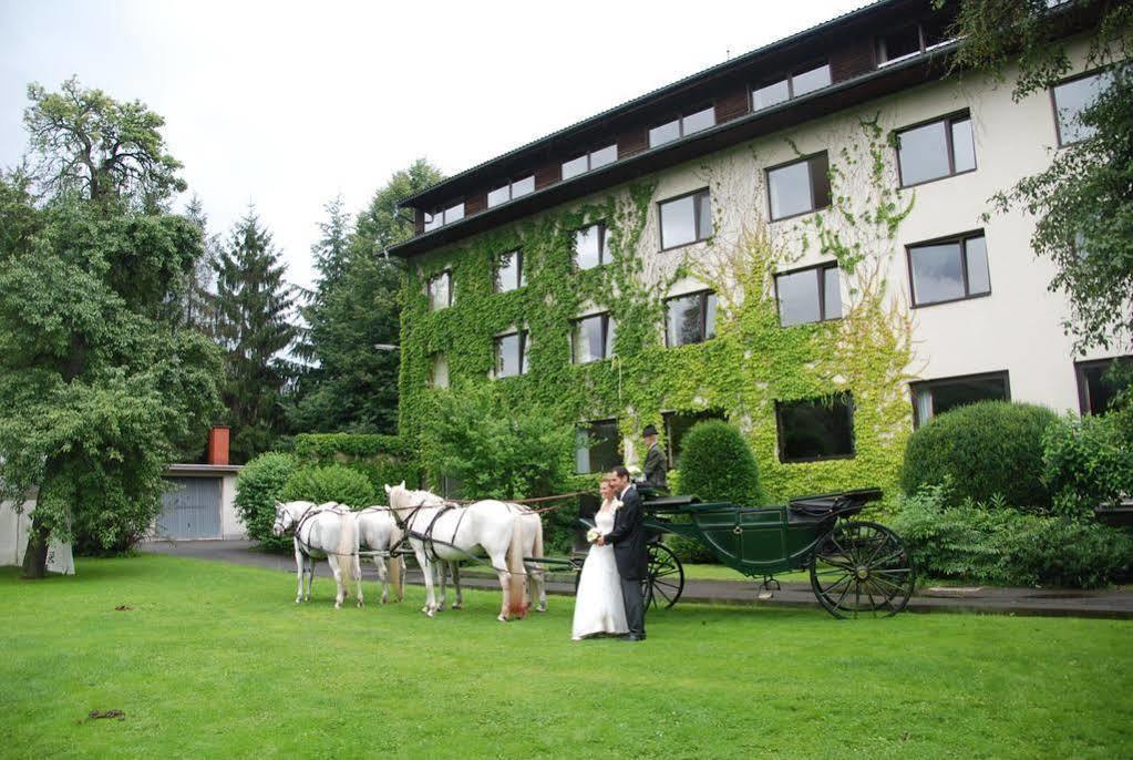 Hotel Bruecklwirt Никласдорф Экстерьер фото